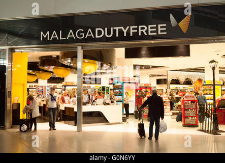 Duty free shop, partenza dall'aeroporto di Malaga, Costa del Sol, Spagna, Europa Foto Stock