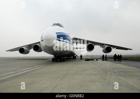 Volga-Dnepr Airlines, Antonov un-124-100 aerei da trasporto commerciale Foto Stock