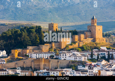 Antequera, provincia di Malaga, Andalusia, Spagna meridionale. Vista su tutta la città dalla Vera Cruz hill per La Alcazaba Foto Stock