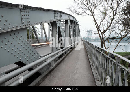 HUE, VIET NAM, Truong Tien Bridge, cross Huong river, un vecchio ponte di collegamento con la storia, Trang Tien bridge Foto Stock