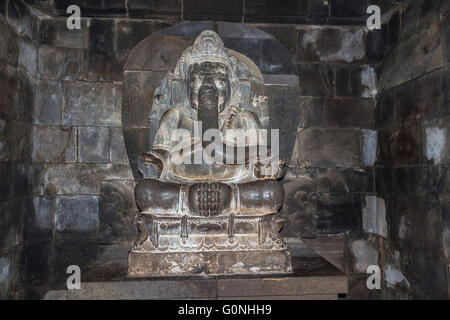 Antico in pietra rilievi al tempio Pramaban Foto Stock