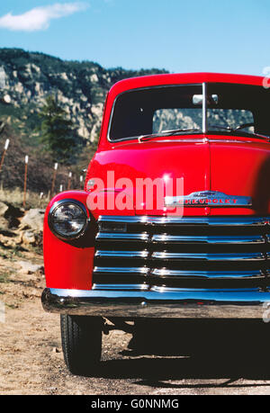 Rosso ciliegia 1950 CHEVROLET PICK UP TRUCK; Oak Creek Canyon;; Sedona in Arizona; USA Foto Stock
