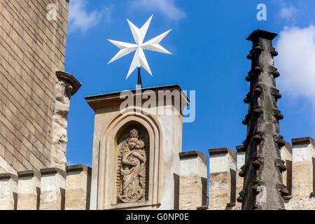 Chiesa della Vergine Maria sotto la catena Praga Repubblica Ceca Foto Stock