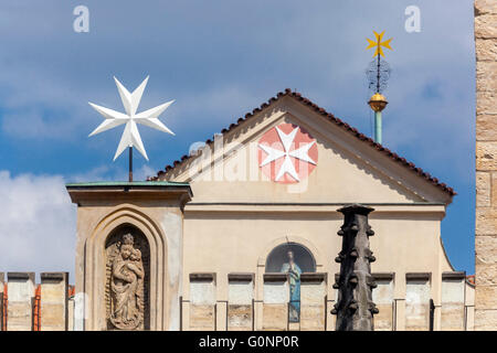 Chiesa della Vergine Maria sotto la catena Praga Repubblica Ceca Foto Stock