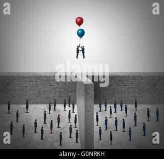Il successo aziendale il concetto di accordo di due gruppi di persone divise da una parete con i business leader utilizzando palloncini a salire al di sopra di Foto Stock