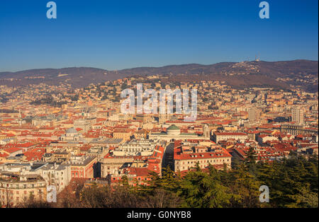 Vista superiore del tetto di Trieste, Italia Foto Stock