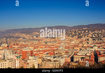 Vista superiore del tetto di Trieste, Italia Foto Stock