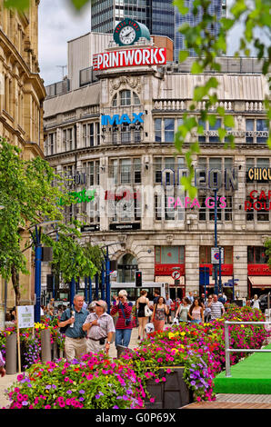Exchange Square Manchester con il complesso Printworks in background. Greater Manchester, Inghilterra Foto Stock