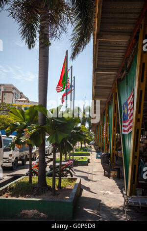 L'esterno dell'artigianato mercato nel centro di Kota Kinabalu, Borneo Malese Foto Stock