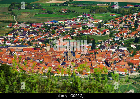 Vista panoramica dal punto più alto della valle, Dambach-la-ville, Alsazia, Francia Foto Stock