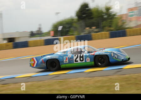 Un Alpine-Renault un 220 sul Magny Cours via, durante la gara di legenda, prima della 24 Ore di Le Mans Foto Stock