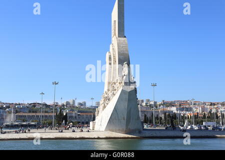 Il Monumento delle Scoperte sulle rive del Portogallo il fiume Tago a Belem, Lisbona. Foto Stock