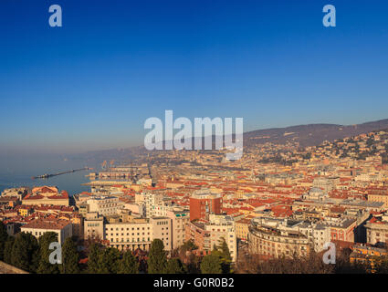Vista superiore del tetto di Trieste, Italia Foto Stock