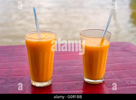 Mango fresco frutta frappè close up Foto Stock