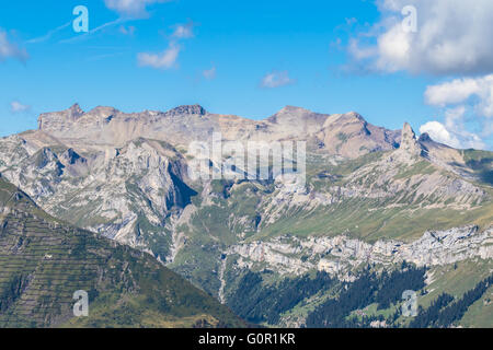 Panorama delle Alpi sul Oberland bernese e la valle di Lauterbrunnen dalla stazione Mannlichen, Svizzera. Foto Stock