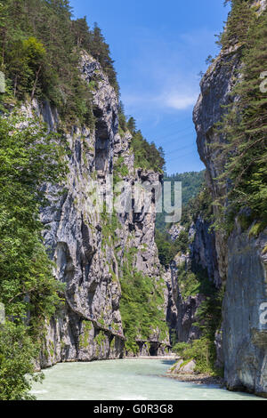 Vista dell'ingresso est di Aare Gorge nella valle di Hasli su Bernesr bernese, Svizzera. Esso è Tra Meiringen e Innertkirc Foto Stock