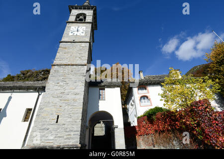 Il borgo rurale di Comologno sulla Valle Onsernone, Svizzera Foto Stock