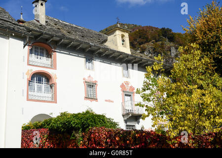 Il borgo rurale di Comologno sulla Valle Onsernone, Svizzera Foto Stock