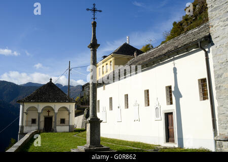 Il borgo rurale di Comologno sulla Valle Onsernone, Svizzera Foto Stock
