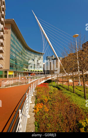 Il Lowry Hotel e la trinità Bridge, città di Salford, Greater Manchester, Inghilterra Foto Stock