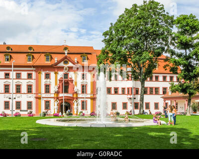 Ex residenza Governatori e fontana in Hirsch Park a Erfurt, Thuringen, Germania Foto Stock