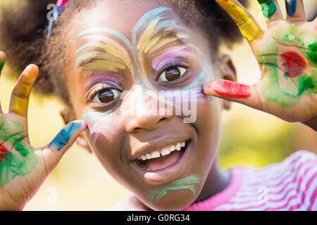 Ritratto di ragazza carina con make up sorridente Foto Stock