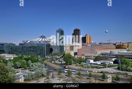 Il Sony Center, Sanofi Aventis, BahnTower, Kollhoff Tower, Biblioteca di Stato, Potsdamer Strasse, Potsdamer Platz, nel quartiere Mitte di Berlino, Germania Foto Stock