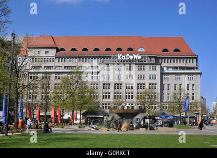 Kaufhaus des Westens, Lebensalterbrunnen, Wittenbergplatz, Schoneberg, Berlino, Germania / KaDeWe, Department Store del West, Sch?neberg Foto Stock