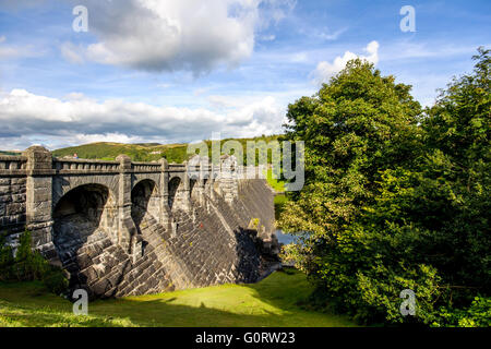 Il Lake Vyrnwy dam guardando ad est, Wales, Regno Unito Foto Stock