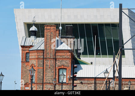 Liverpool Albert docks museum di Liverpool il moderno progettato esterno del Museo di Liverpool National Museums Liverpool Foto Stock