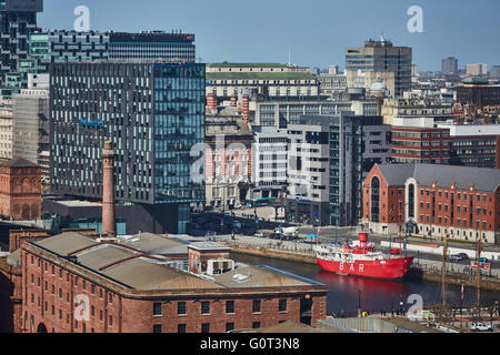 Liverpool Albert Dock edifici bar barca close up dettaglio esterno l'Albert Dock è un complesso di edifici di dock e magazzino Foto Stock