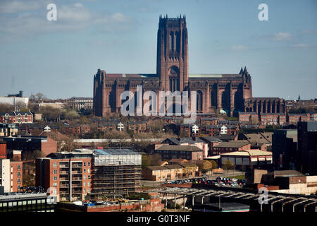 Liverpool Albert Dock edifici cattedrale la cattedrale di Liverpool è la chiesa di Inghilterra Cattedrale della diocesi di Liverpool, Foto Stock