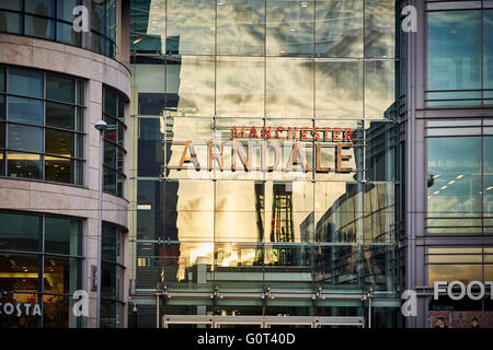 Manchester Arndale segno esterno entrata riflessi exchange square negozi di shopping shopper store retail precinct supermercato Foto Stock