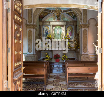 Interno di una piccola cappella per matrimoni a Hoteles Centenario, situato in Bernal, Querétaro, Messico Foto Stock