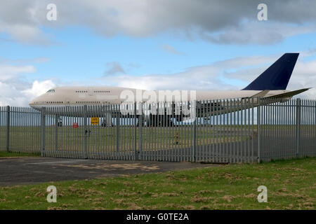 Un Boeing 747 attende la disattivazione e lo smantellamento del 25 aprile, 2016 a Cotswold aeroporto, Kemble, Gloucestershire, Inghilterra, Regno Unito. Foto Stock