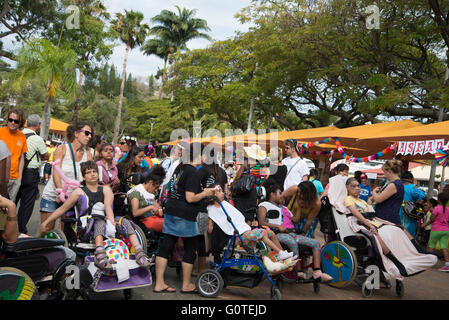 La consapevolezza sociale e la partecipazione equa a incoraggiare e a sostenere l'inclusione e integrazione delle persone con disabilità. Noumea. Foto Stock