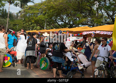 La consapevolezza sociale e la partecipazione equa a incoraggiare e a sostenere l'inclusione e integrazione delle persone con disabilità. Noumea. Foto Stock