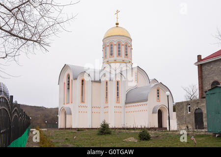 Varvarovka, Russia - Marzo 15, 2016: presso la chiesa del grande martire Barbara Visualizza Varvarovka nel villaggio, un sobborgo di Anapa, Kr Foto Stock
