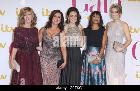 Londra, UK, 19 Nov 2015: Laura Tobin, Ranvir Singh, Susanna Reid, Charlotte Hawkins e Kate Garraway - buona mattina la Gran Bretagna frequentare il Gala di ITV al London Palladium di Londra Foto Stock