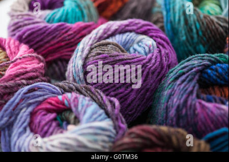 Close up dettaglio di Noro muti-lana colorata Foto Stock
