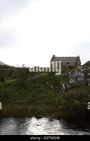 Cottage abbandonati nel Parco Nazionale del Connemara, Connemara, Co. Galway, Irlanda, Europa Foto Stock