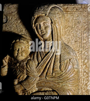 Italia Abruzzo Sulmona Cattedrale di San Panfilo - Madonna delle Fornaci X - XI secolo Foto Stock