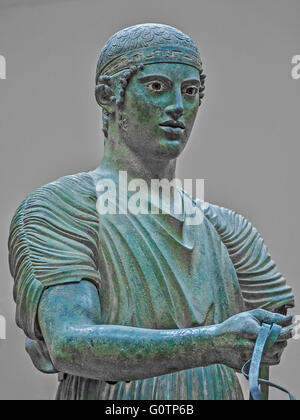La Statua di Auriga Museo Delphi Grecia Foto Stock