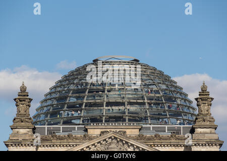 Berlino, Germania - 2 maggio 2016: la cupola del Reichstag, la parte superiore dell edificio del Reichstag a Berlino, Germania. Foto Stock