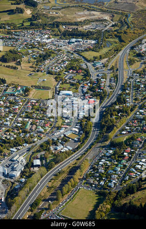 Isola verde, e l'autostrada del Sud, Dunedin, Otago, South Island, in Nuova Zelanda - aerial Foto Stock