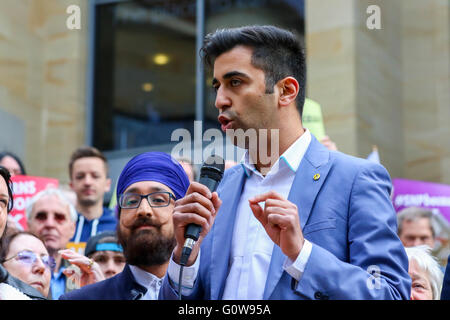 Glasgow, Scotland, Regno Unito. Il 4 maggio, 2016. Nicola lo storione indirizzato un SNP rally nel centro della città di Glasgow oggi in vista delle elezioni che si svolgeranno giovedì 5 maggio per il Parlamento Scozzese. Lei ha affermato che il Partito nazionale scozzese è stata l'unico partito politico o lavorare per gli interessi della Scozia e ha incoraggiato i suoi sostenitori di votare due volte l' per il SNP e tornare a lei come primo ministro. Credito: Findlay/Alamy Live News Foto Stock