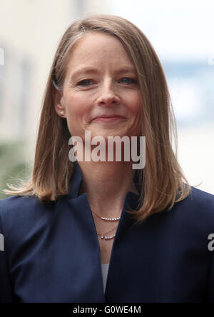 Hollywood, CA, Stati Uniti d'America. Il 4 maggio, 2016. Jodie Foster. Jodie Foster ha onorato con la stella sulla Hollywood Walk of Fame. Photo credit: Sammi/AdMedia Credito: Sammi/AdMedia/ZUMA filo/Alamy Live News Foto Stock