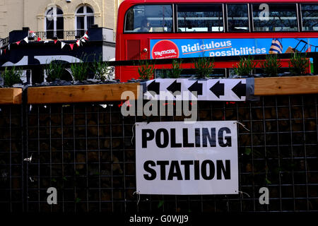 Londra, UK. Il 5 maggio 2016. Stazione di polling aperto in Greenwich,Londra per persone per il loro voto in London mayoral elezione e London Assembly elezioni © claire doherty/Alamy Live Foto Stock