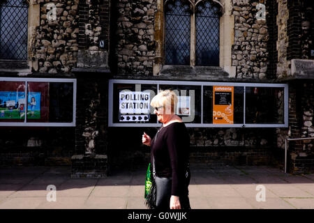 Londra, UK. Il 5 maggio 2016. Stazione di polling aperto in Greenwich,Londra per persone per il loro voto in London mayoral elezione e London Assembly elezioni © claire doherty/Alamy Live Foto Stock