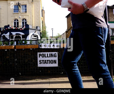 Londra, UK. Il 5 maggio 2016. Stazione di polling aperto in Greenwich,Londra per persone per il loro voto in London mayoral elezione e London Assembly elezioni © claire doherty/Alamy Live Foto Stock